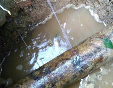 津市楼顶渗水维修公司分享下地暖漏水的原因及检测方法。